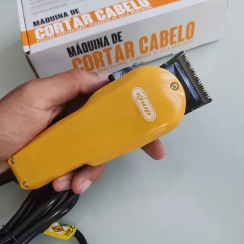 Máquina de Cortar Cabelo Knup 220V Profissional com 4 pentes