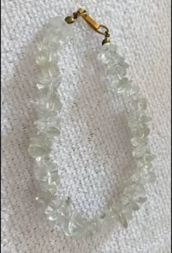 Vende-se Pulseira de Cristal com acabamento Dourado. R$ 20,00