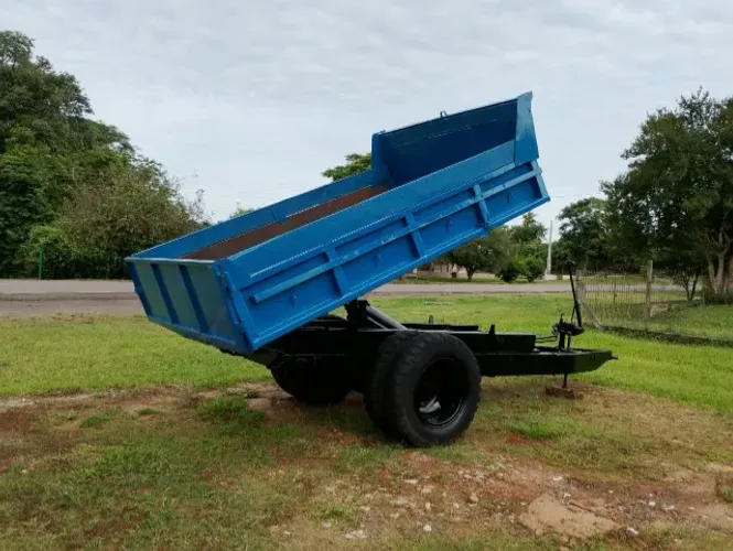 Caçamba basculante para trator