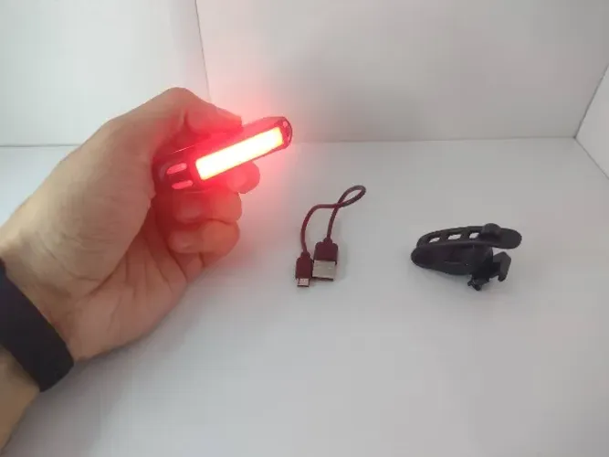 Sinalizador para Bicicleta em LED (Duas Cores) - Recarregável - Novo