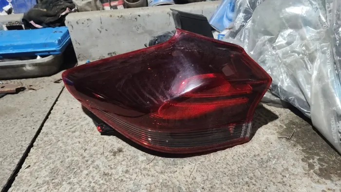 Lanterna Tracker LT LTZ 2020/2021/2022 2023 2004 2005 original lado esquerdo