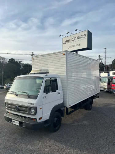 Volks 8-150 Plus com baú isotérmico 