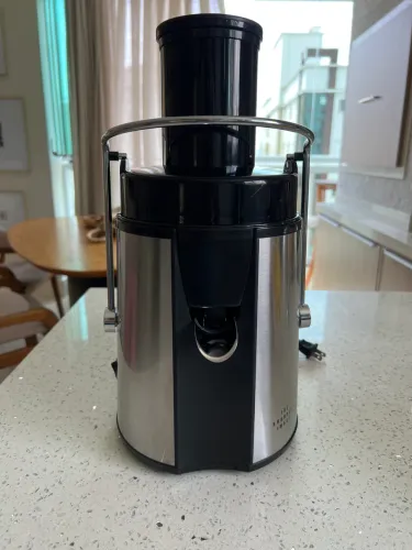 Centrífuga de frutas / Juicer HR-650-1 700W - 120V
