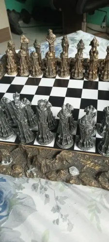 Jogo de Xadrez em resina com tabuleiro temático