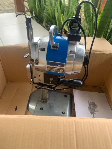 Máquina de cortar tecidos Alpha 220v