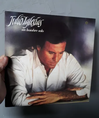 Disco de Vinil Júlio Iglesias Un Hombre Solo