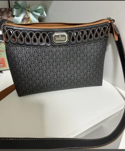 Bolsa Victor Hugo Andy capri tamanho médium