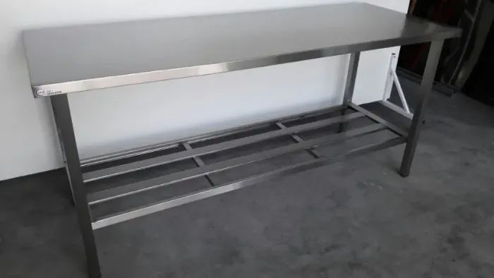 Mesa em inox para cozinha - Totalmente soldado e reforçado. Novo 