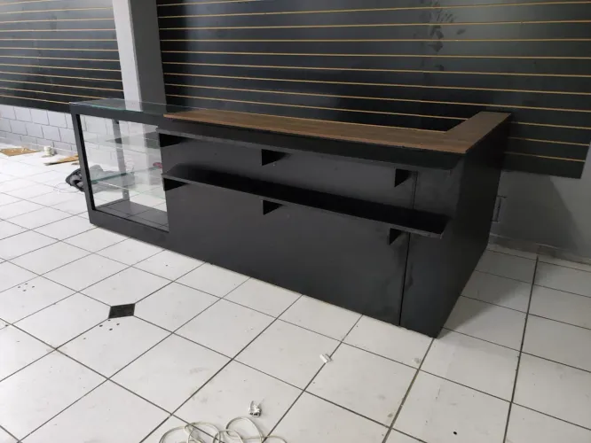 Balcão Comercial Preto com Vidro