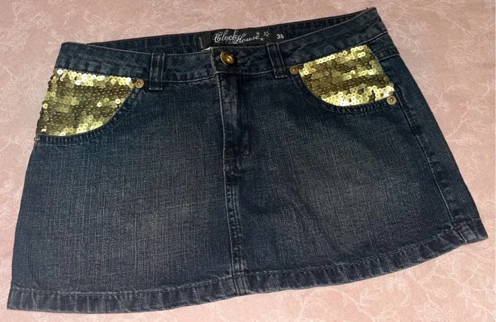 Mini Saia Jeans C&A com Detalhes em Paetês Dourados