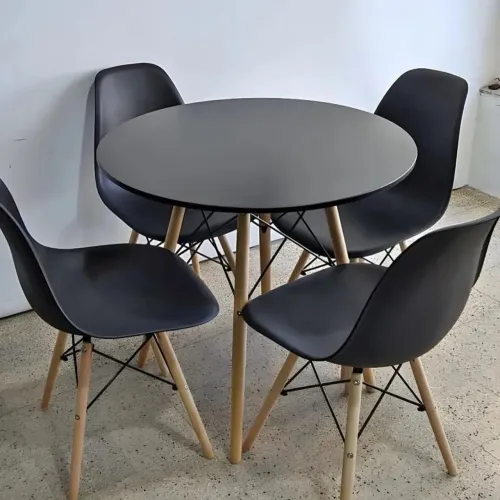 Mesa de Jantar Lívia 4 Cadeiras Estilo Eames