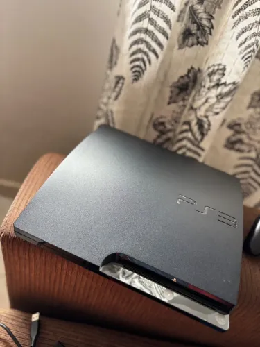 Playstation 3 com controle original e jogos originais