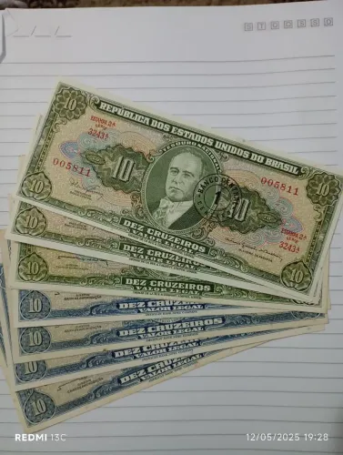 Moedas antigas de 10 cruzeiros do Brasil