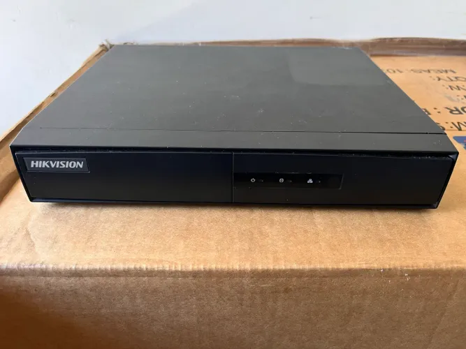 DVR Hikvision 4 canais com HD 500GB