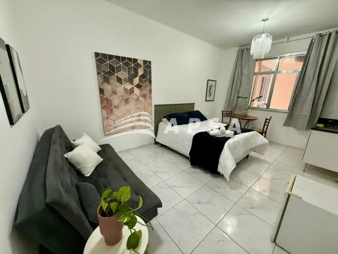 EM PLENO CORAÇÃO DE COPACABANA, NA CHARMOSA RUA FIGUEIREDO MAGALHÃES, ENCONTRA-SE UM ESTÚD