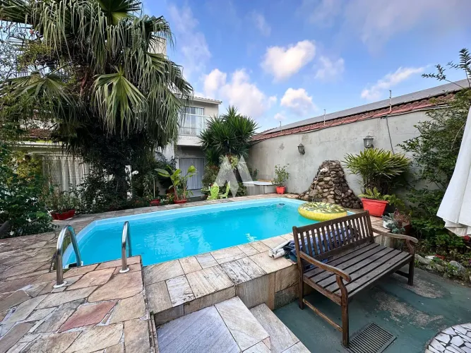 Casa com piscina á venda Guarujá/Sp