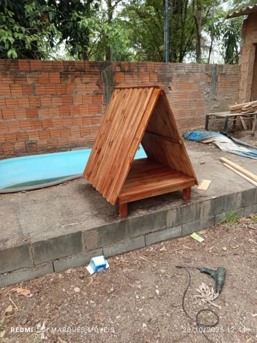 Casinha para cachorro estilo chalé de paletes 