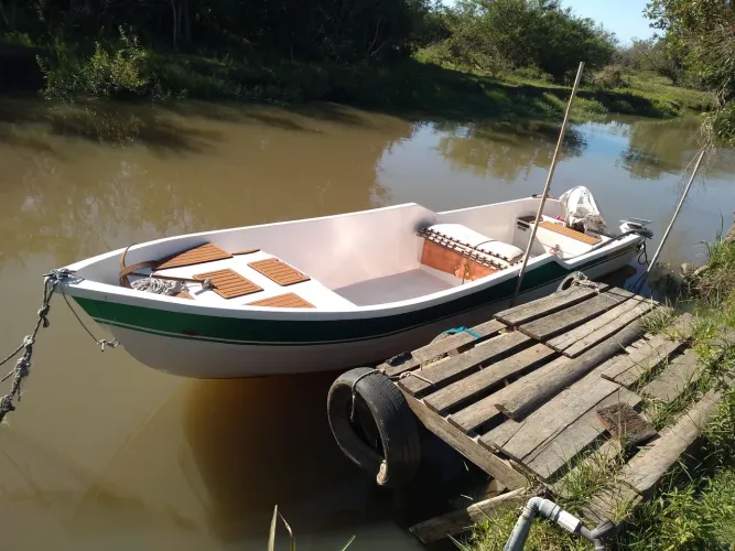 Lancha Zagaia e Motor Idea.