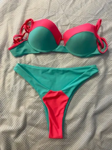 Biquíni Verde e Rosa