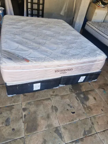 Cama grande Queen size 1.58x1.98 box e colchão de molas ensacadas ortobom Em perfeito esta