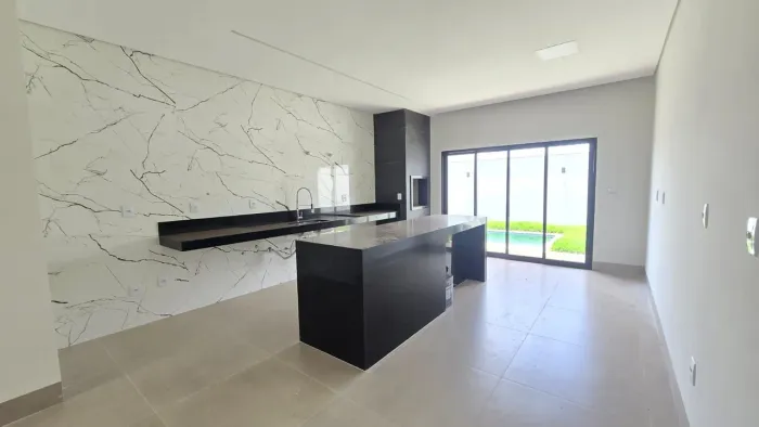 Casa à venda no Condomínio Raros em Uberlândia/MG