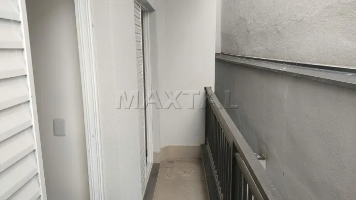 Apartamento para locação no Parque Mandaqui, de 42m² com 2 dormitórios e sacada.