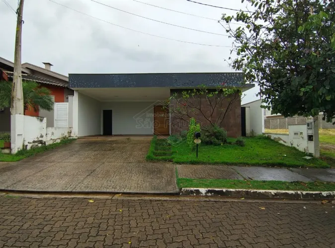 Locação de Casas / Padrão na cidade de Araraquara