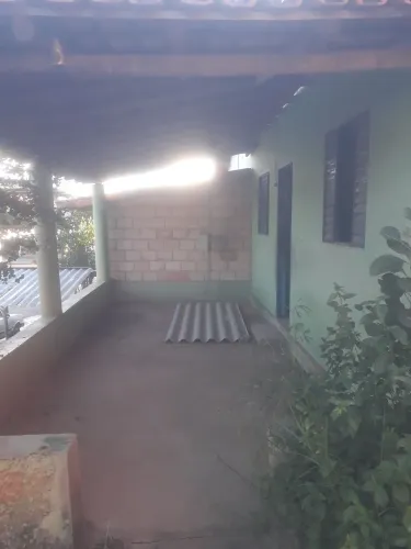 Vende-se esta casa na cidade de Juramento MG 