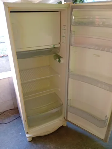 Vendo geladeira em ótimo estado