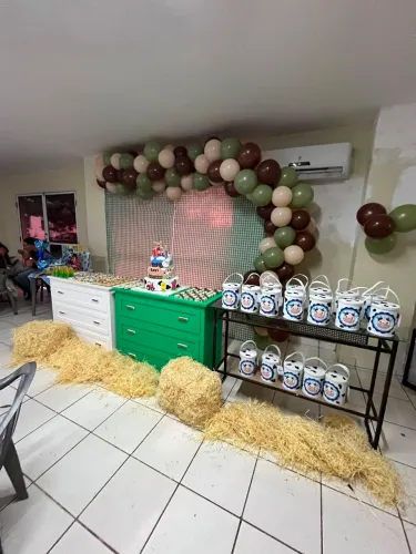 Vendo ou alugo mesas decorativas para seu evento