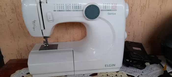 Elgin Genius, máquina de costurar