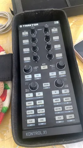 Controladora DJ Traktor X1