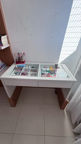 Mesa de estudo regulavel