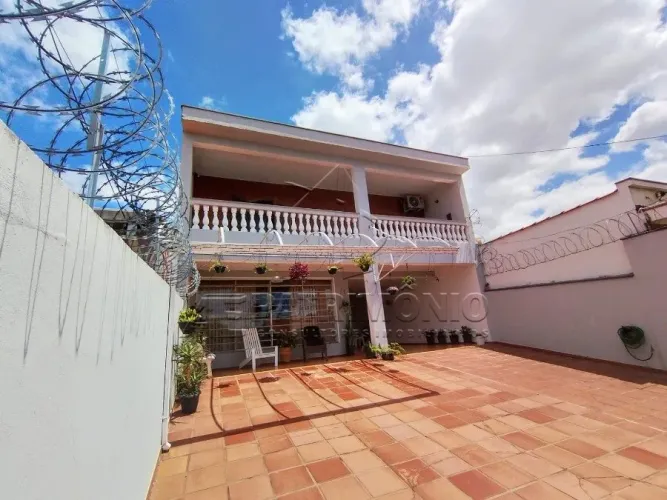 CASA 3 QUARTOS SENDO 1 SUITE VILA ASSIS