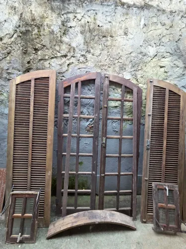 Porta Balcão Madeira de Lei Dupla (janelas de brinde)