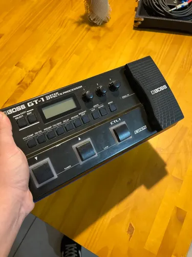 Boss Gt1 + Hardcase