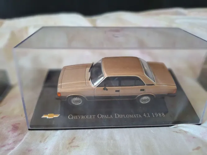 Miniatura opala diplomata 4.1 1988