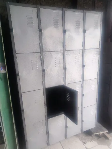 Roupeiro para vestiário com 16 portas usado reformado em boa condições