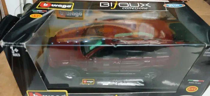 Miniatura BMW X5 da Burago italiana nova.