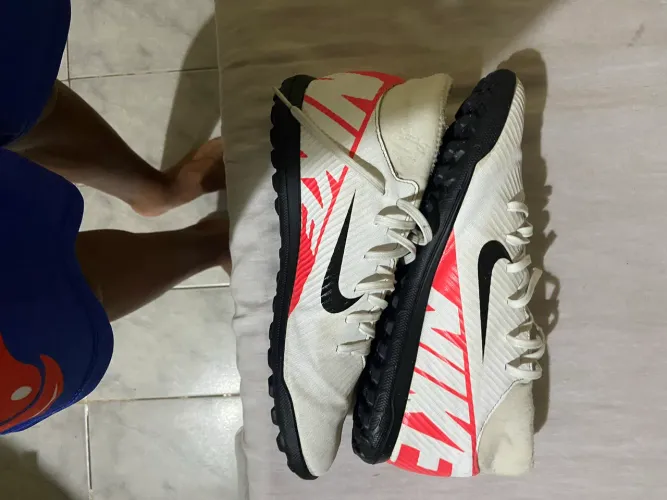 Chuteira Nike Society Branca/vermelho Tam. 41/42- Conservada e Muito Leve