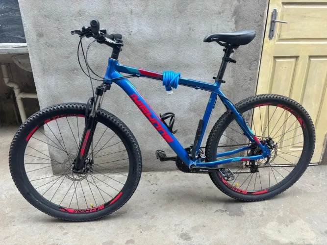 Vendo uma bike semi nova, usada muito pouco.