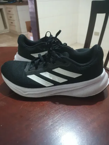 Vendo tênis adidas semi novo
