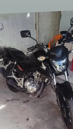 Venda ou troca dois mês de comprada 3 mil km