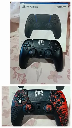 Controle Dualsense Ps5, com caixa e capinha do homem aranha e um cabo