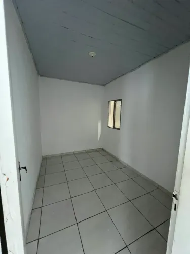 Casa 2/4, Jardim Cruzeiro, S/ vaga de garagem pra carrro.