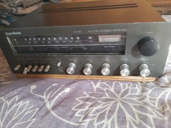 receiver Gradiente s125  precisa de manutenção  leia o anúncio todo com atenção  !!