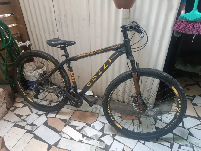 Vendo Bike Aro 29 completo semi-usada