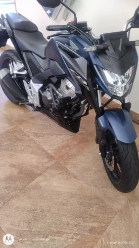 Vende-se cb 300 Twister 25/25