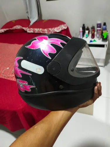Capacete feminino