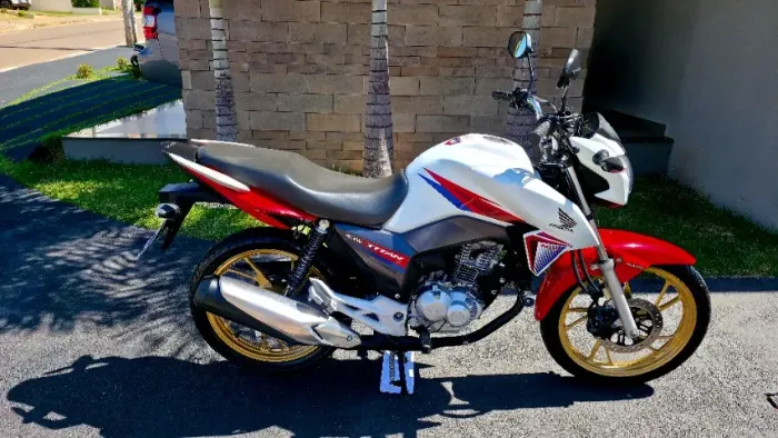 TITAN 160 SÉRIE ESPECIAL 40 ANOS 21.500 KM